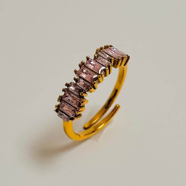 anillo de acero con circonitas rosas